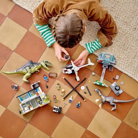 LEGO® Jurassic World Giganotosaurus & Therizinosaurus Attack 76949 (658 Pieces)