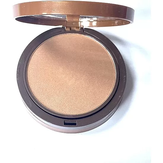 Bronzing powder and contour for the face