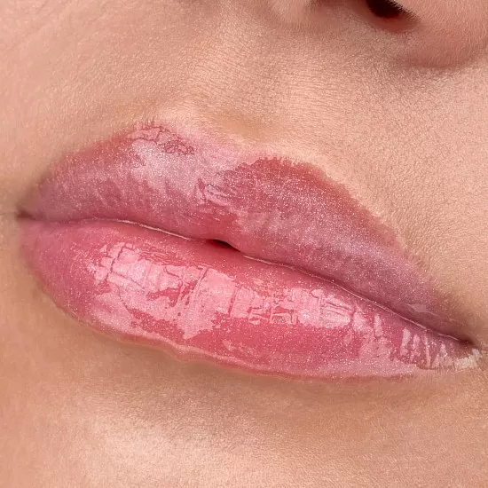 Essence what the fake! PLUMP. LIP FILLER 01